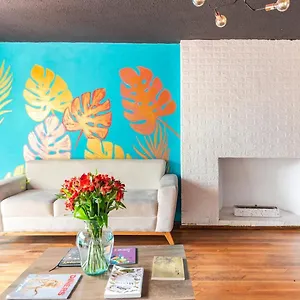 Blue House La Floresta Hostal